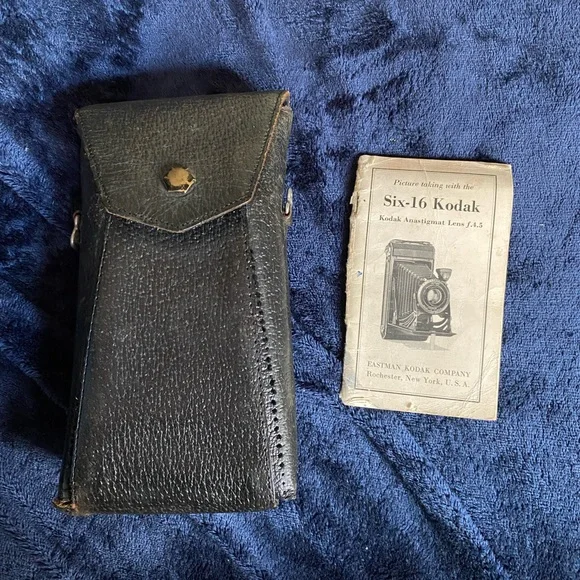 - Antique Eastman Kodak Co Anastigmat Compur Six-16 camera 1936 with case